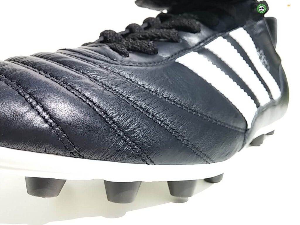 dvojité prošívání svršku kopaček adidas Copa Mundial