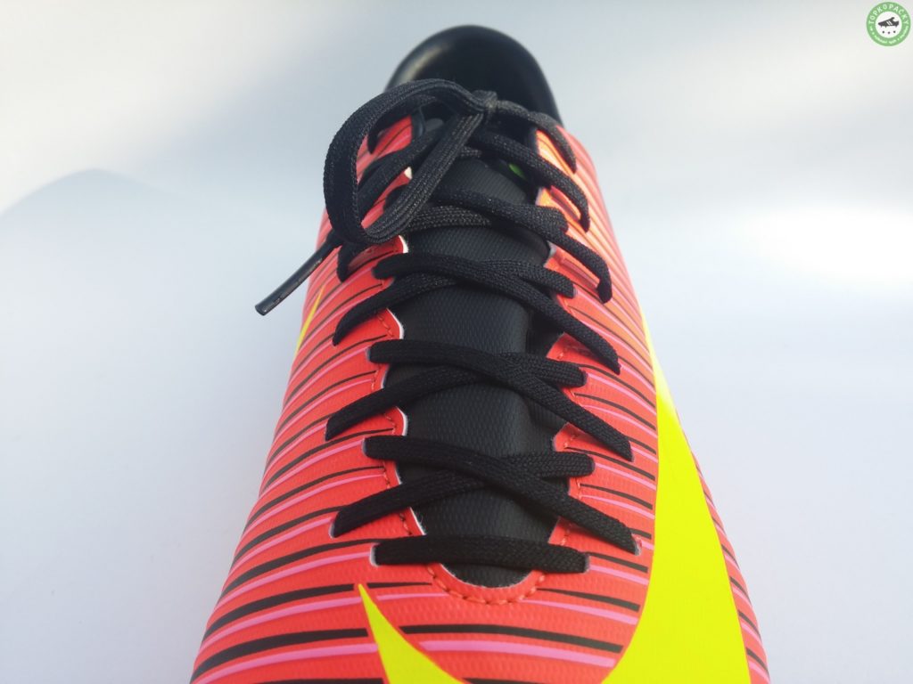 Nike Mercurial Victory VI - zavazování