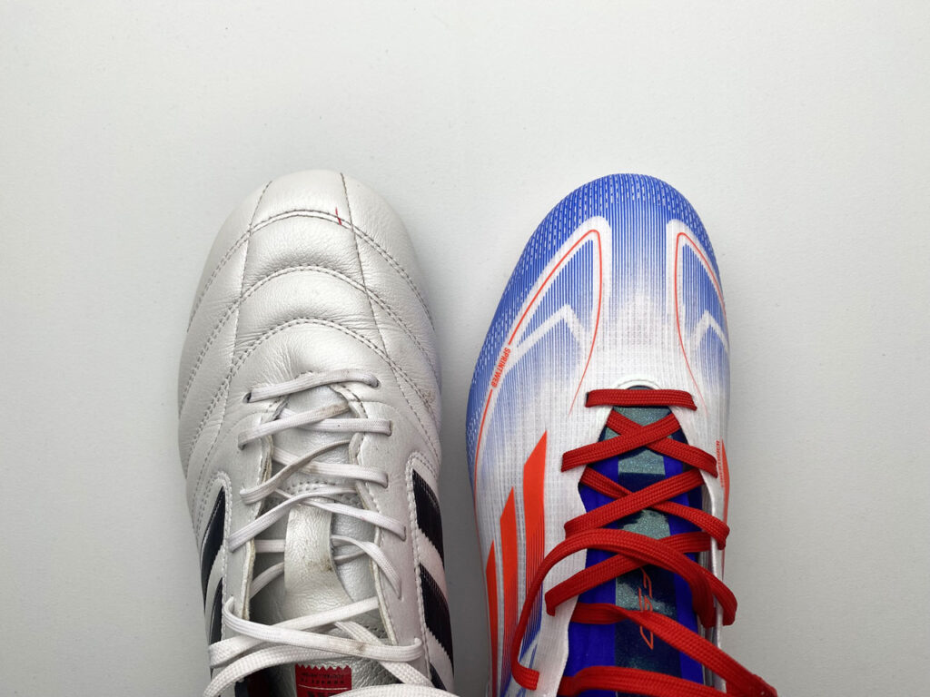 srovnání zaoblení špiček u fotbalových kopaček