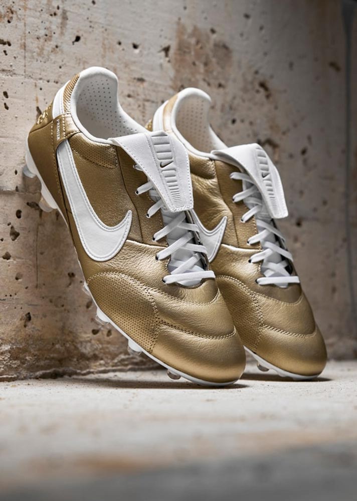 luxusní zlaté kopačky Nike Premier 3