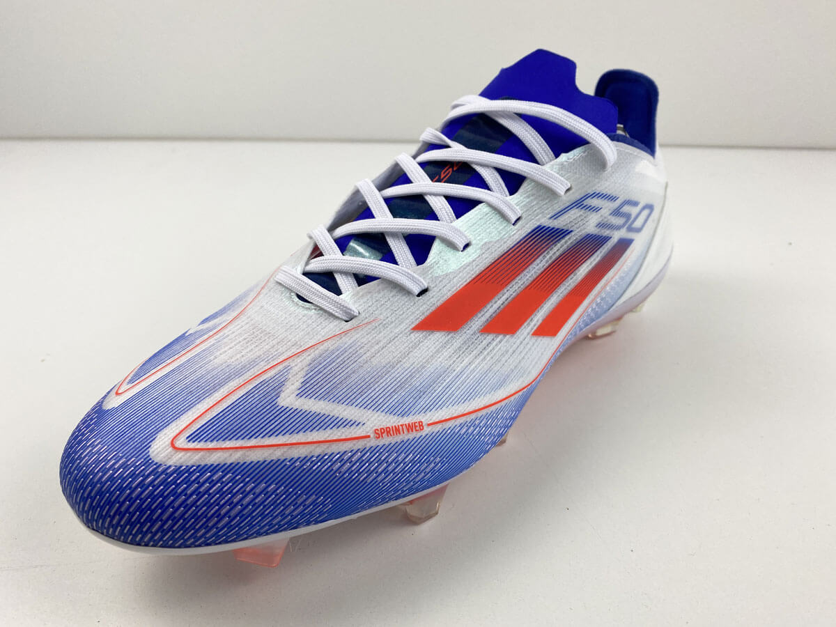 bile-tkanicky-do-kopacek-1 Bílé tkaničky do kopaček adidas