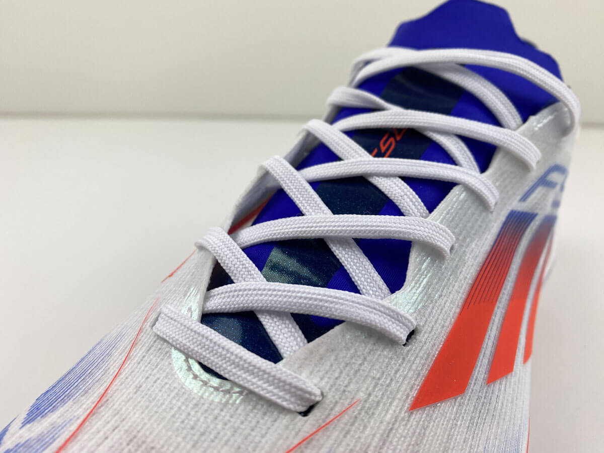 bile-tkanicky-do-kopacek-2 Bílé tkaničky do kopaček adidas