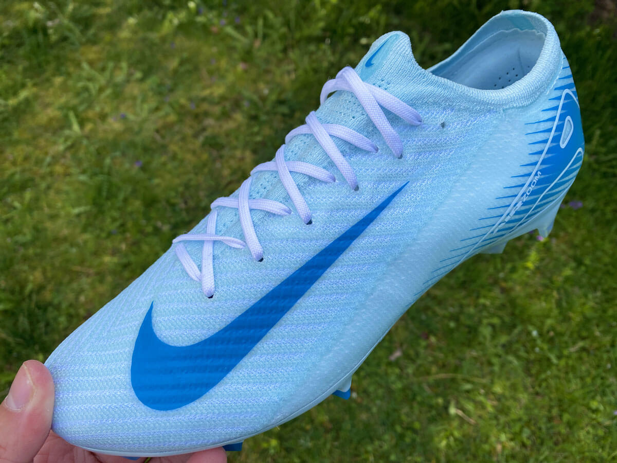 bile-tkanicky-do-kopacek-4 Bílé tkaničky do kopaček Nike Mercurial