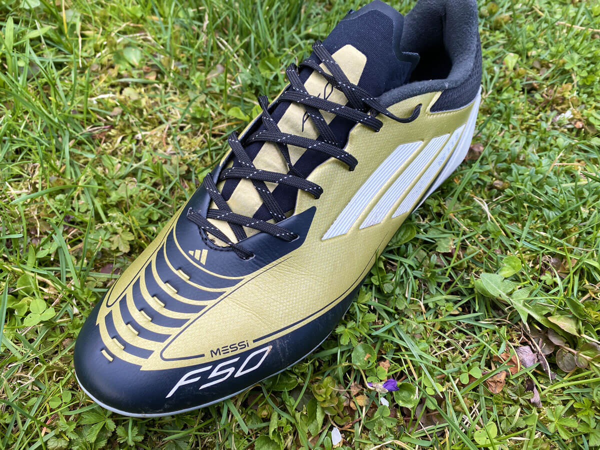 tkanicky-do-kopacek-cerne-reflexni-1 Černé tkaničky do kopaček adidas s reflexní páskou