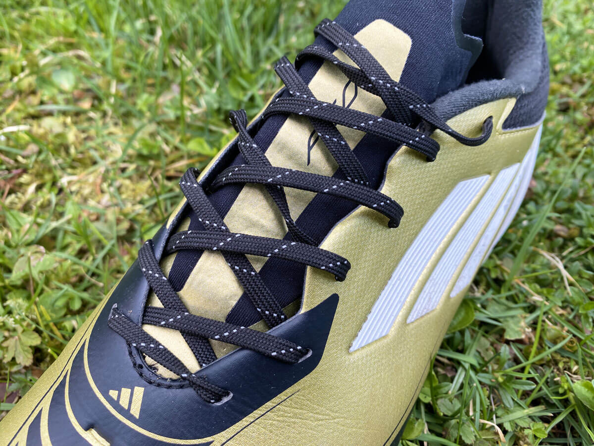 tkanicky-do-kopacek-cerne-reflexni-2 Černé tkaničky do kopaček adidas s reflexní páskou