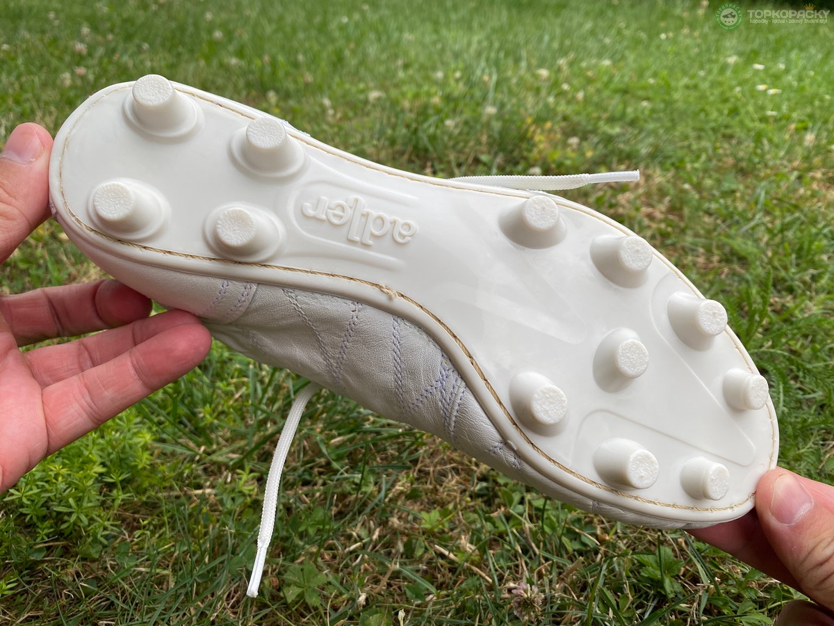 kozene-kopacky-111 kožené kopačky Adler Yatagarashu podrážka