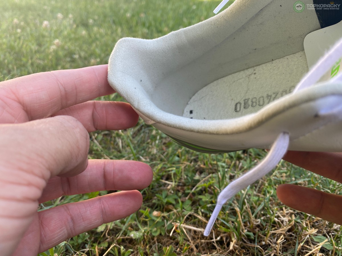 kozene-kopacky-18 Mizuno Morelia Neo IV Pro oblast paty