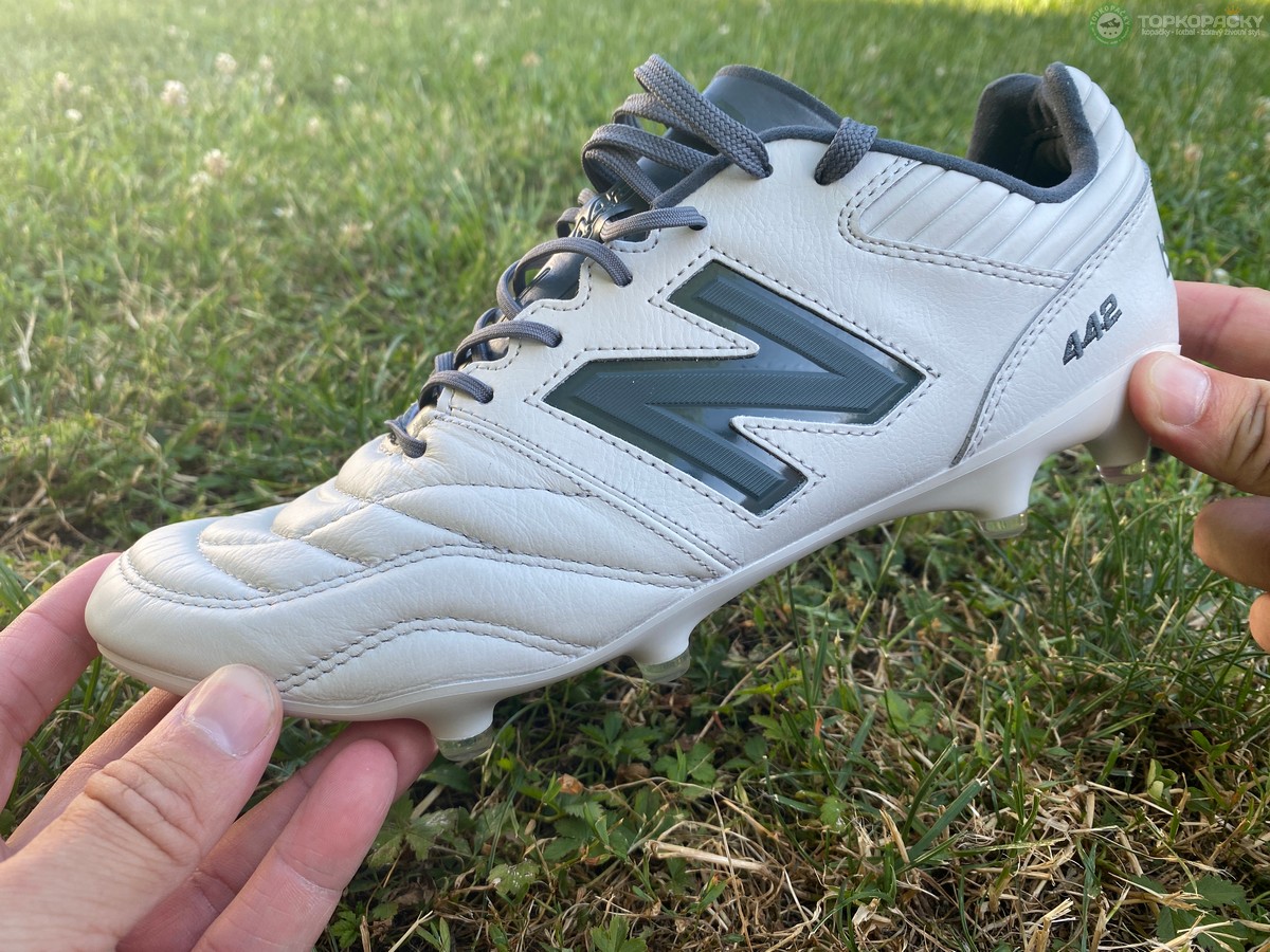 kozene-kopacky-28 kožené kopačky New Balance 442 v2 Pro