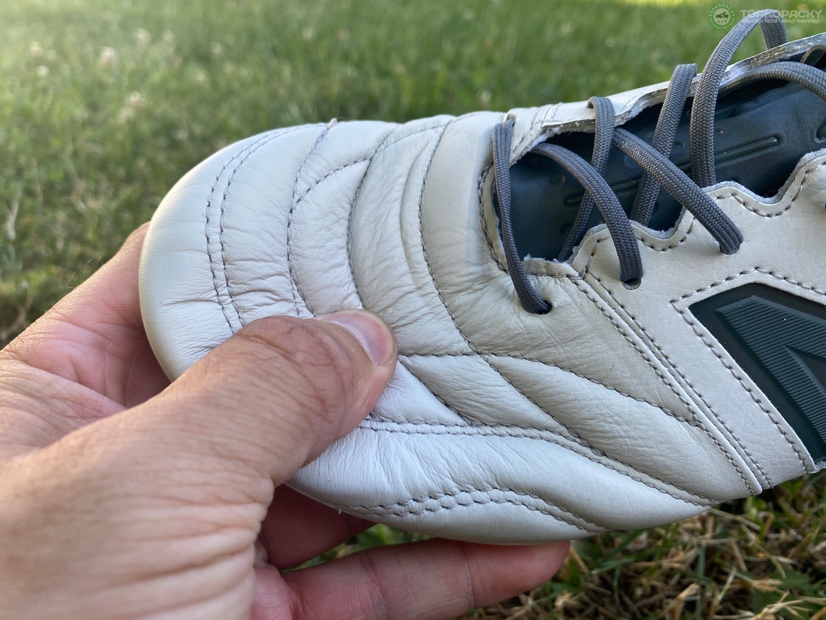 kozene-kopacky-31 New Balance 442 v2 Pro svršek