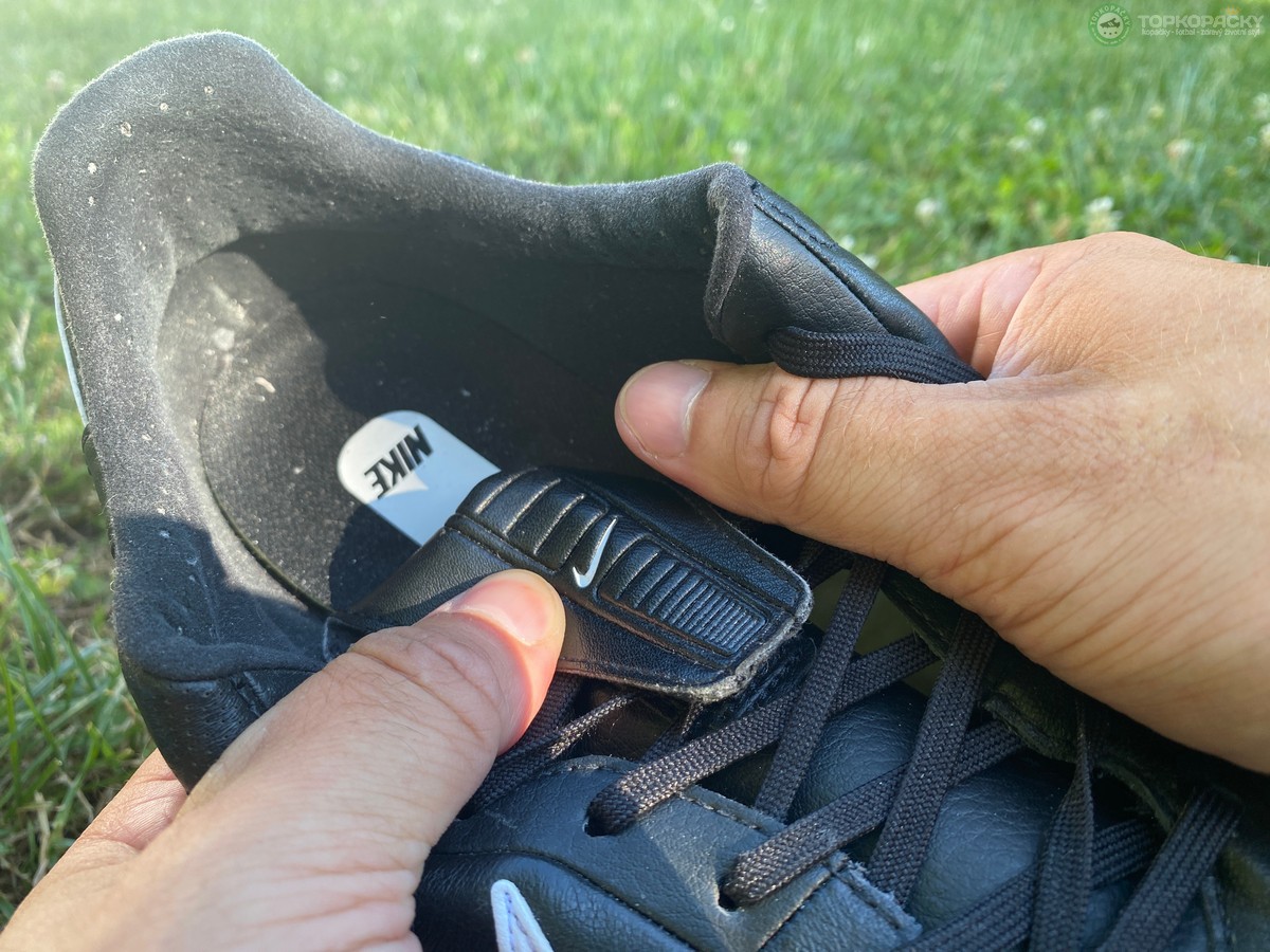 kozene-kopacky-50 Nike Premier III oblast paty