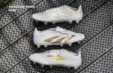 Day Spark Pack – kopačky adidas v bílém s luxusní zlatou